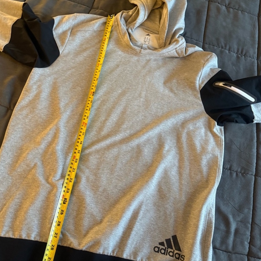 Adidas Gray Climalite Hoodie With Modern Skull ๐ On The Back NWOT - Picture 3 of 8